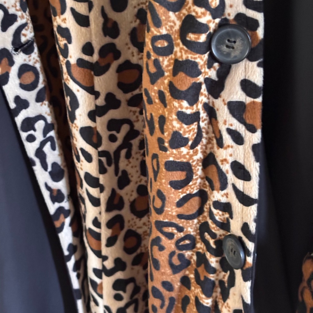 Dennis Basso Reversible Black/Leopard Print Coat - Picture 6 of 10